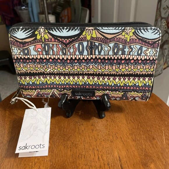 Sakroots Artist Circle Taupe One World Zip Around Wallet - NWT - Picture 1 of 6